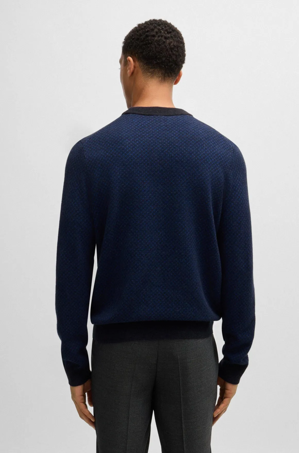 Maglia girocollo in lana e cotone.