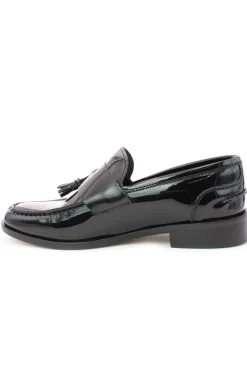 Mocassini in vernice con nappine