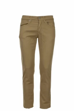 Pantalone 5 tasche in cotone goffrato.