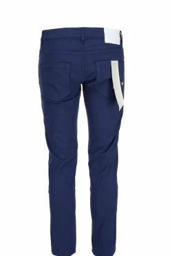 Pantalone 5 tasche in cotone goffrato.