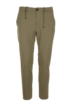 Pantalone chino in tessuto tecnico con coulisse