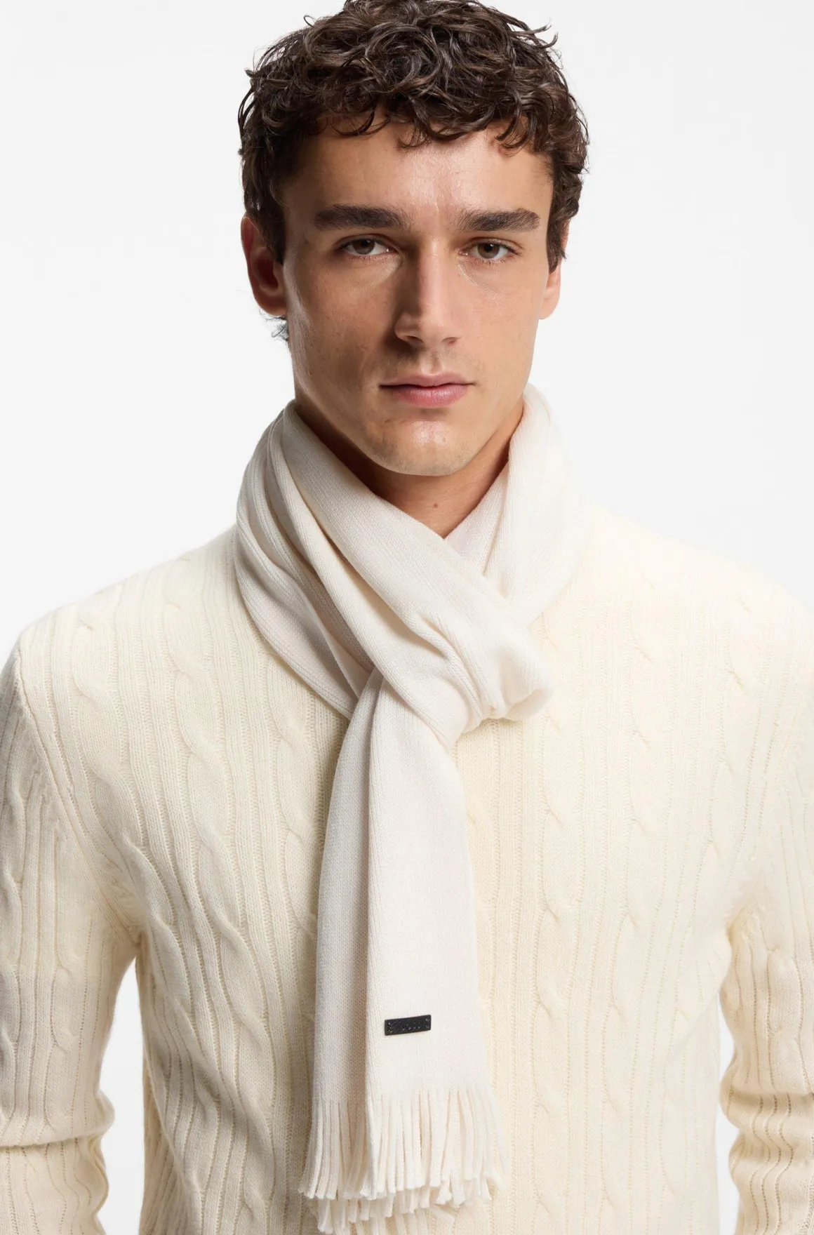 Sciarpa in lana rasata con frange