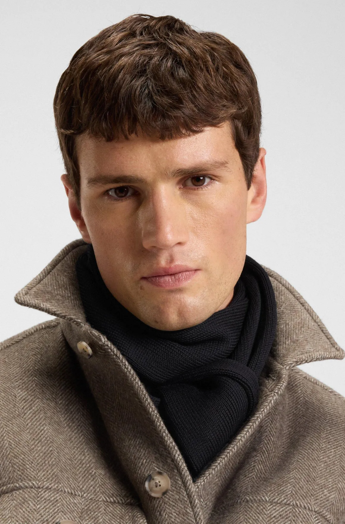 Sciarpa in lana rasata con frange